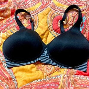 Breezies size 40C black cup bra. No underwire